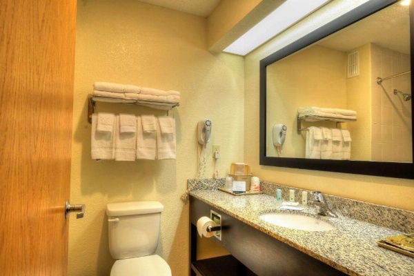 Quality Inn image 18